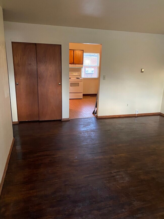 Living room towards kitchen - 3946 La Rosa Dr