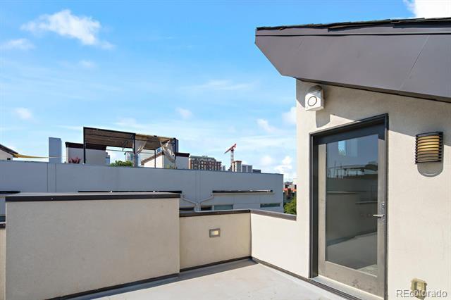 Building Photo - 2414 Glenarm Pl