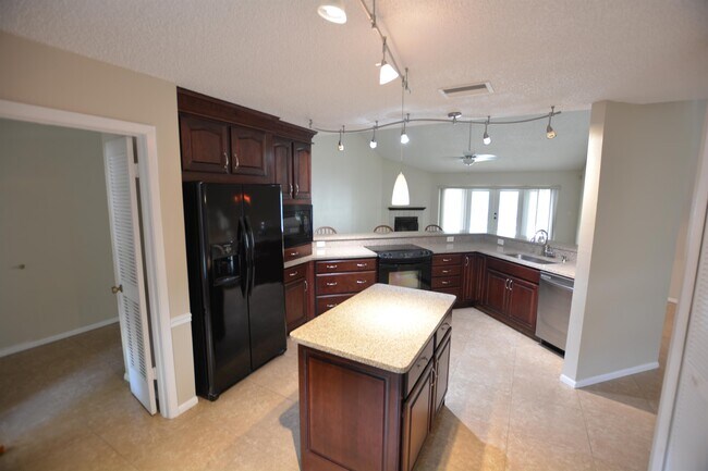 Building Photo - 6314 Eaglebrook Ave