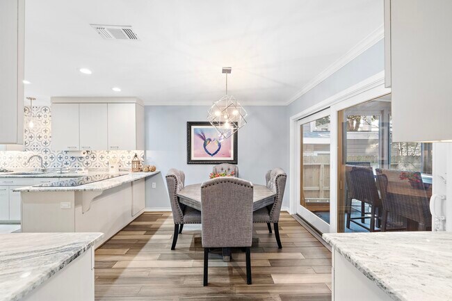 Building Photo - 2913 Beluche Dr