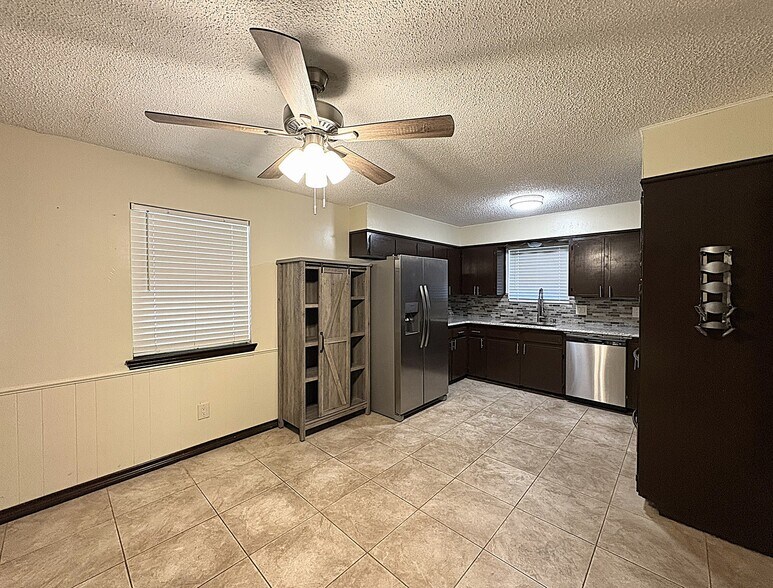 Building Photo - 613 County Road 4876