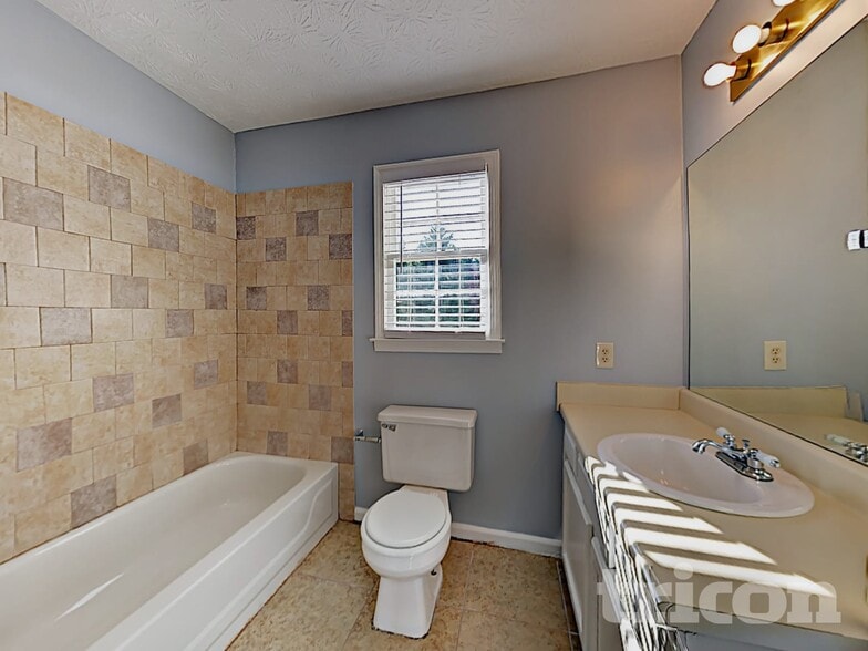 Building Photo - 3850 Paulownia Dr