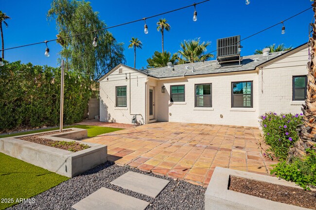 Building Photo - 329 W Granada Rd