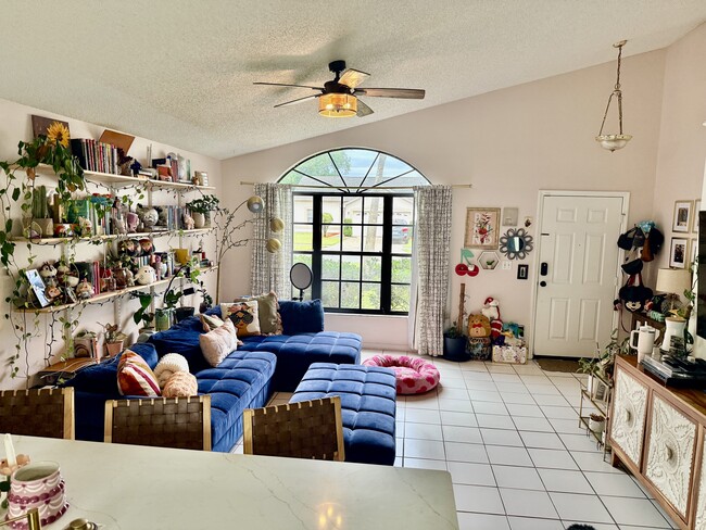 Building Photo - 12811 Shotgate Ct