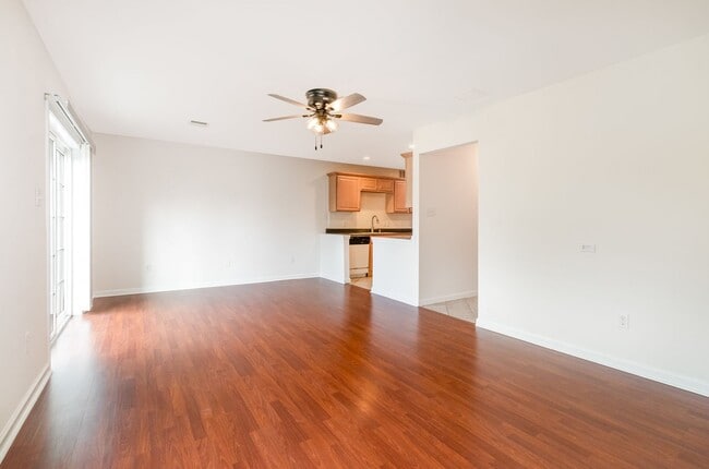 Building Photo - 3 bedroom townhouse in Carlisle