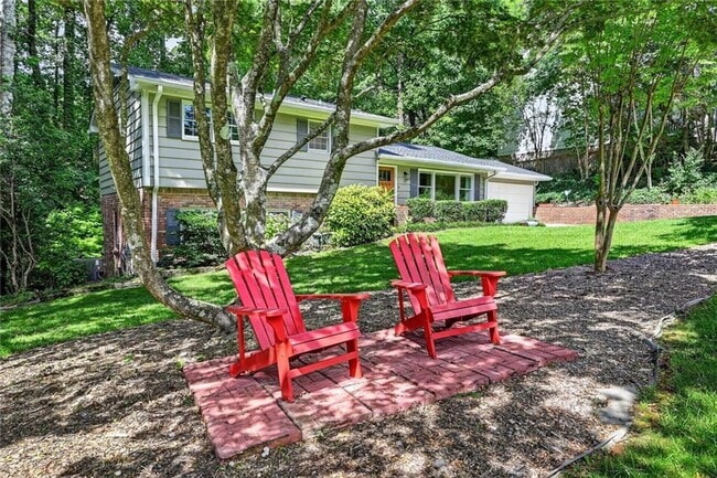 Building Photo - 4100 Shawnee Ln NE