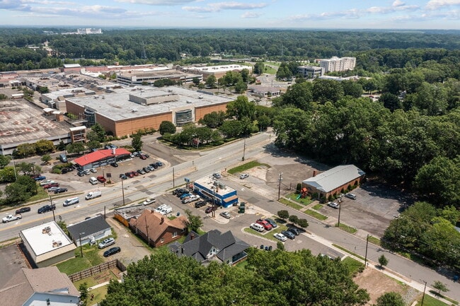Building Photo - "Charming 1-Bedroom Apartment in a 4-unit ...