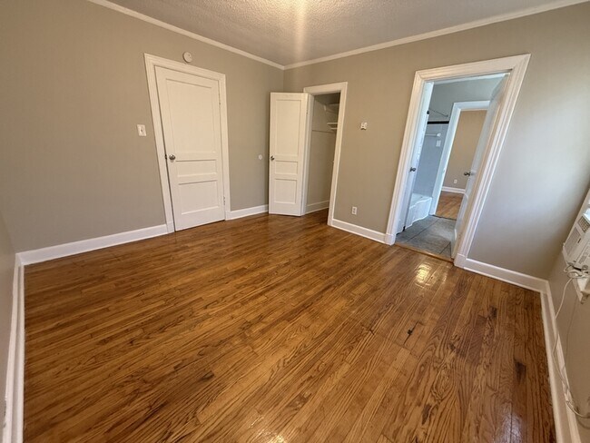 Building Photo - 1621 Glenview Ave