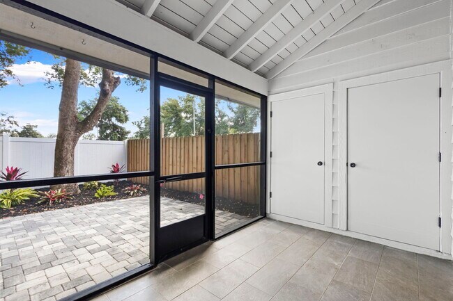 Building Photo - 805 Clake St