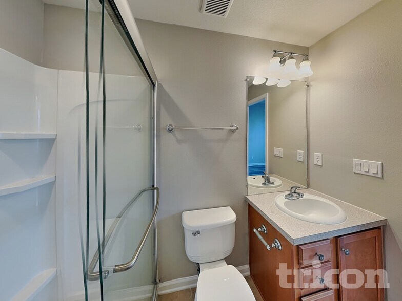 Building Photo - 5010 98th Ave E