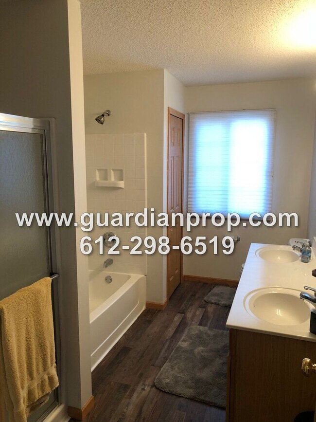 Building Photo - End Unit Townhouse Available December 1, O...
