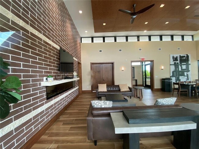 Building Photo - 8019 Glenlloyd Ave