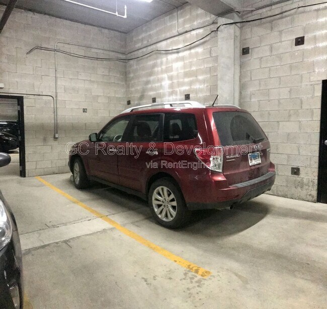 Building Photo - 2520 S Oakley Ave