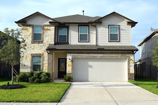Building Photo - 1523 Alpine Dr