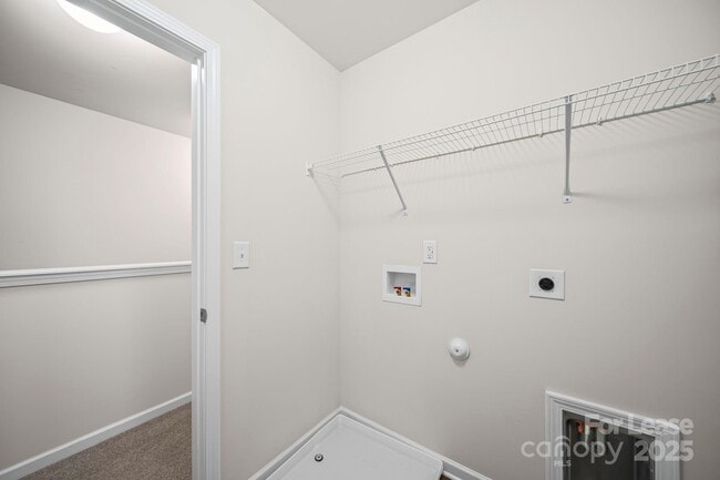 Building Photo - 916 S Battleground Ave