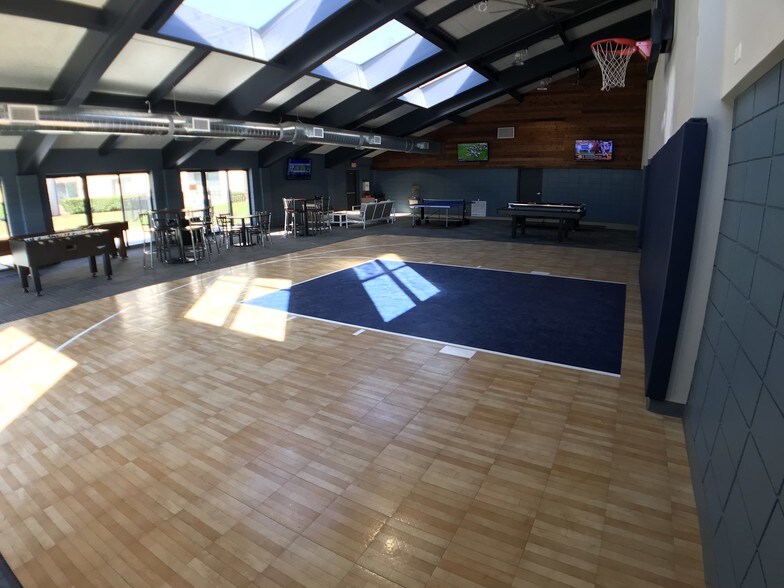 West Grove on The Lake Apartments Waukesha, WI Apartment Finder