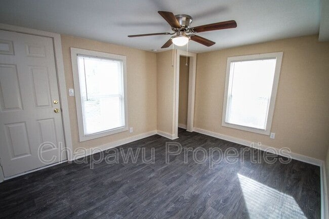 Building Photo - 936 Poinsettia St