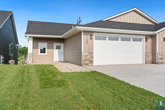 Primary Photo - 1107 S Foss Ave