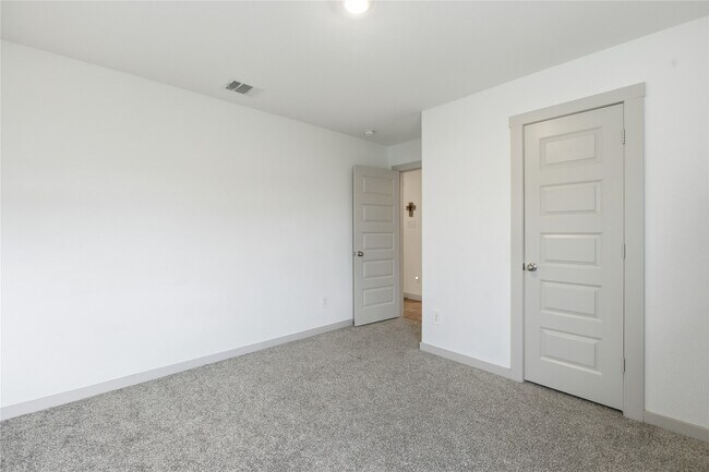 Building Photo - 130 Lk Wy Cir