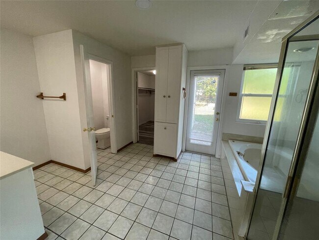 Building Photo - 5802 Longhorn Landing