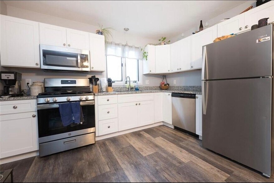 Eat-in Kitchen - 3 Ora Murphy Ct