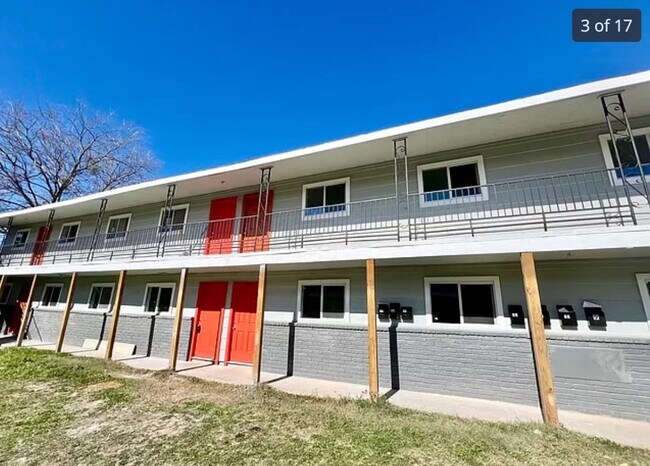 Building Photo - 2807 Observation Dr