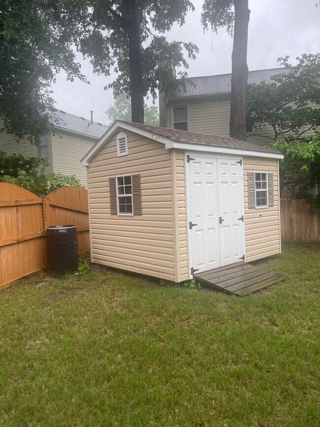 Building Photo - Beautiful home in Riverwalk