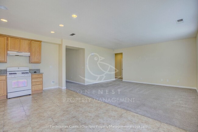 Building Photo - Beautifully maintained 4 bedroom 2 bath home!