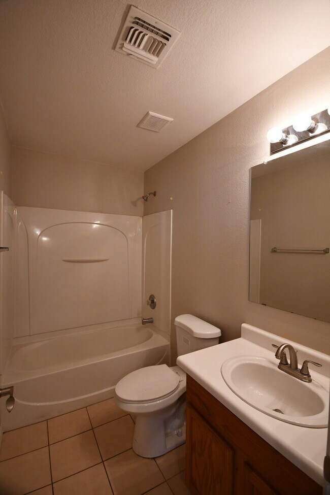 Building Photo - 3 Bed 2 Bath Single Level Home in Johnson Ranch! $1800 per month Plus fees