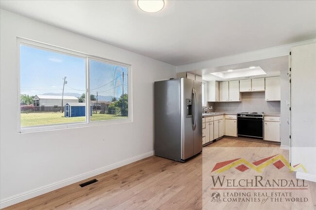 Building Photo - Charming Single Family Home in Hooper
