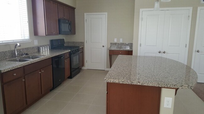 Building Photo - Brand New Town Home,Next to River, Oxbow park