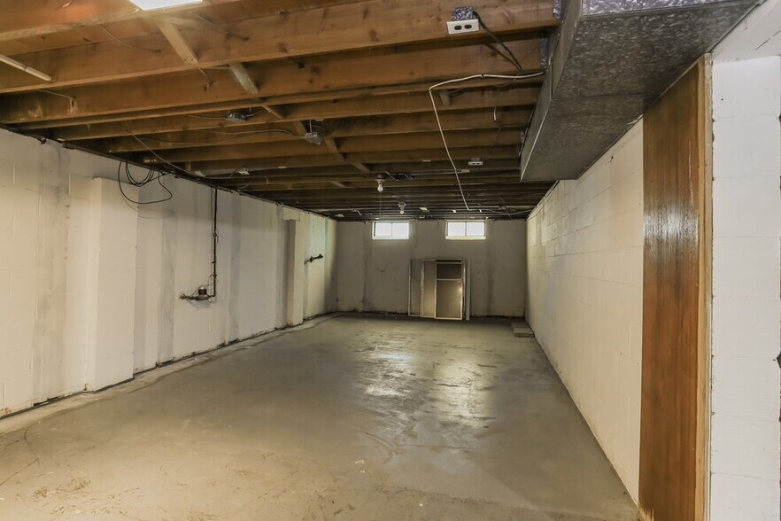 Building Photo - 1066 Fordham Rd