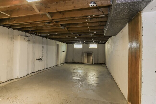 Building Photo - 1066 Fordham Rd