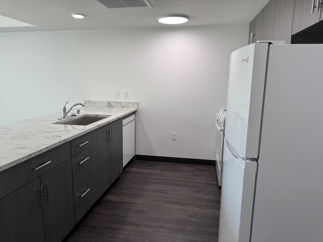 Building Photo - 3509 Vista Ln