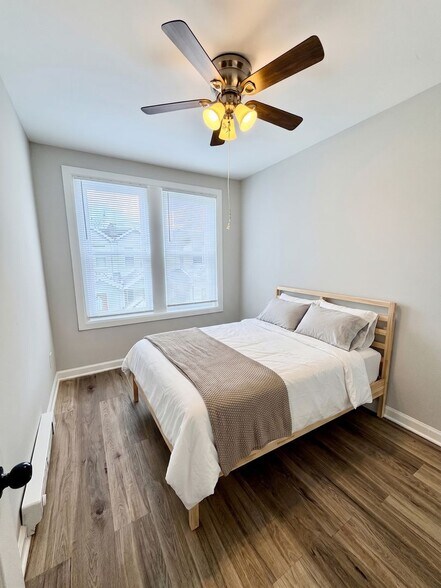 Building Photo - Rare 5-Bedroom Gem in Kingsessing