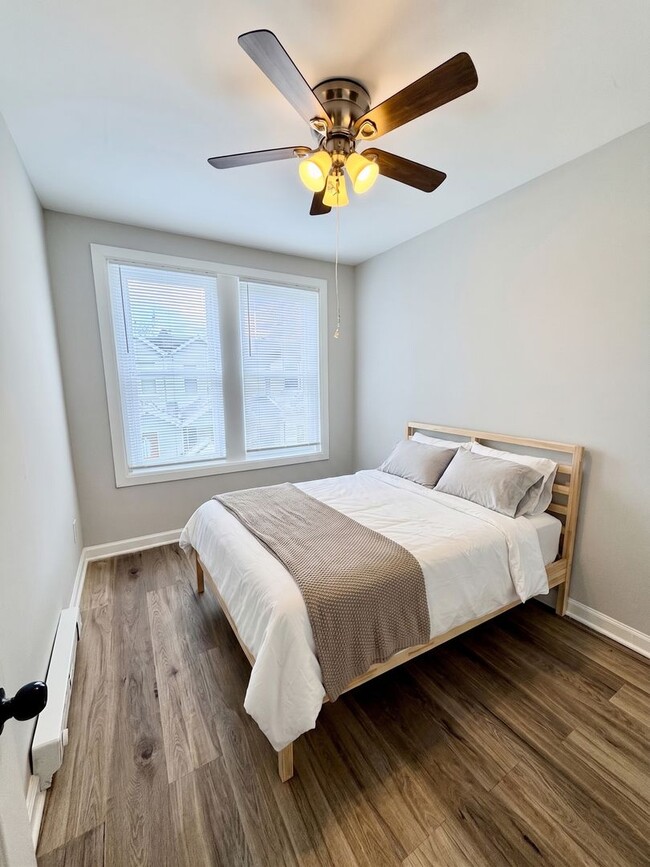 Building Photo - Rare 5-Bedroom Gem in Kingsessing