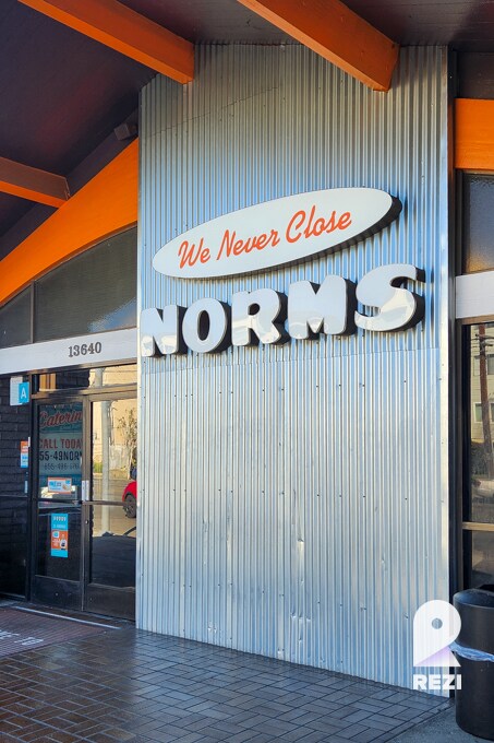 Building Photo - 7040 Woodman Ave