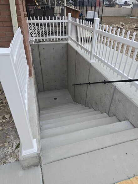 5ft wide walkout - 3877 W Holyoke Pl