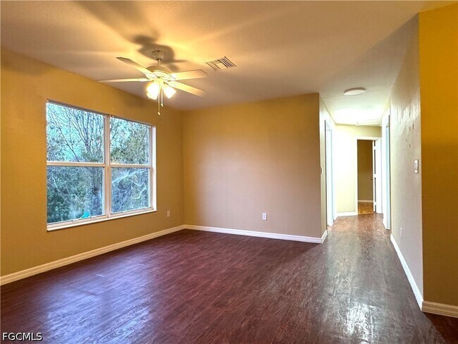 Building Photo - 117 Shadow Lakes Dr