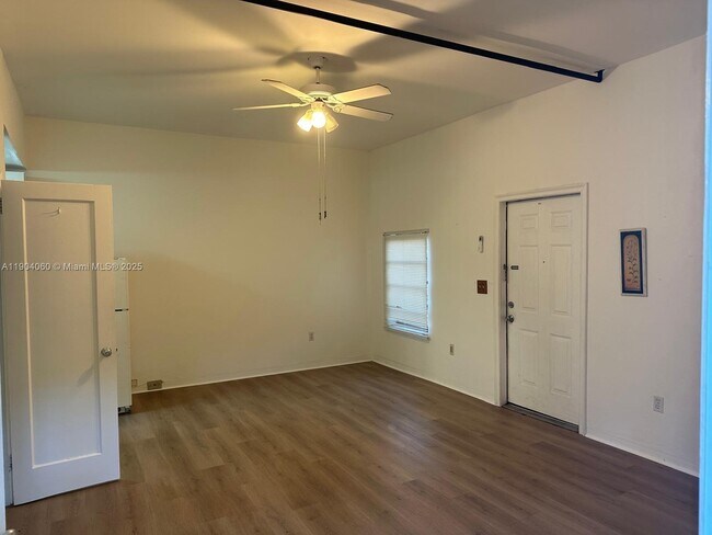 Building Photo - 340 Mendoza Ave