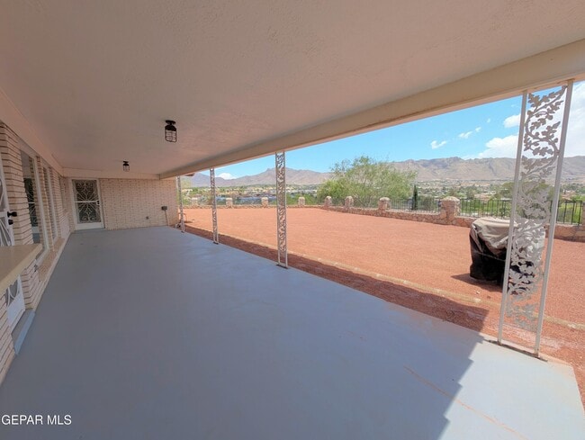 Building Photo - 612 Somerset Dr