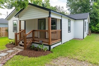 Building Photo - 130 E Bernard St