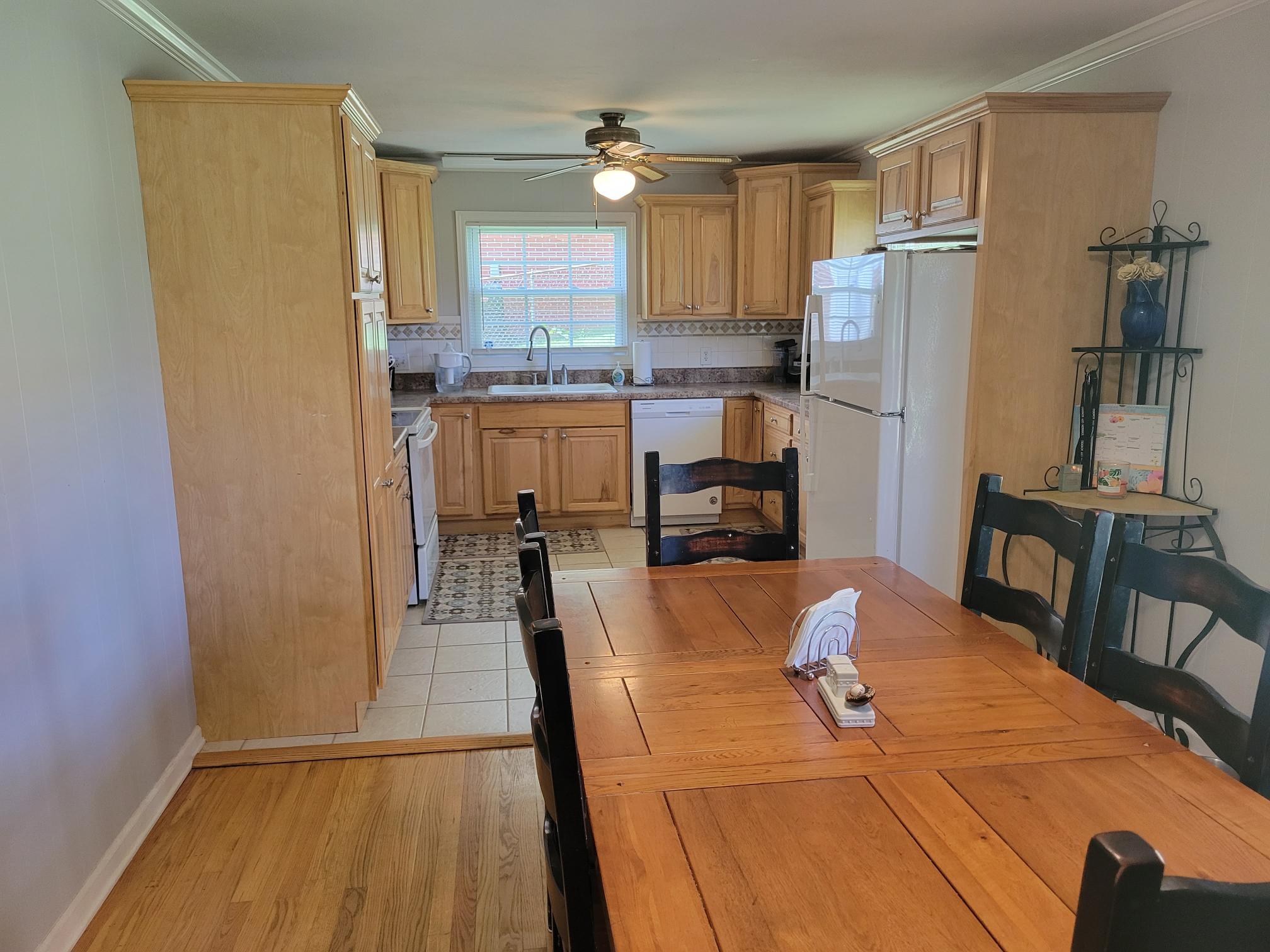 kitchen - 508 Longview Dr
