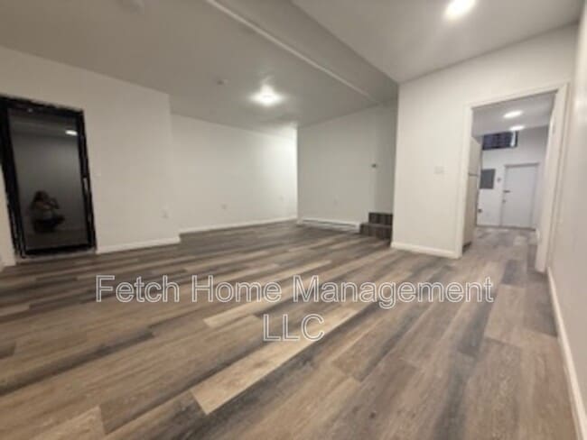 Building Photo - 347 S George St