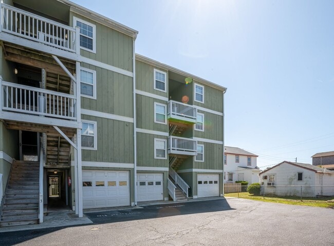 Primary Photo - COZY AND FURNISHED OFF-SEAON MONTHLY RENTAL