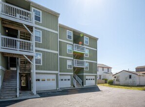 Building Photo - COZY,  FURNISHED OFF-SEAON MONTHLY RENTAL