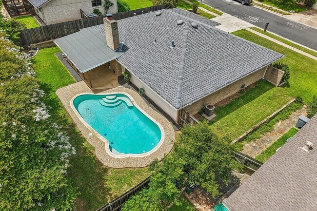 Building Photo - 2717 Charlesworth Dr