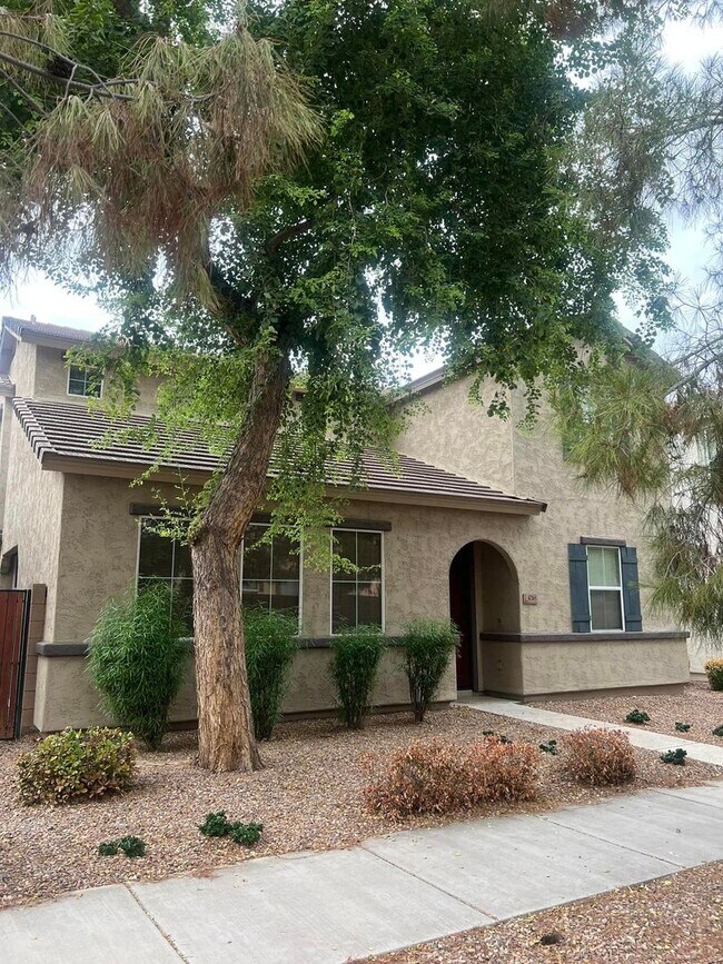 Primary Photo - 4-bedroom and loft in the Willows with com...
