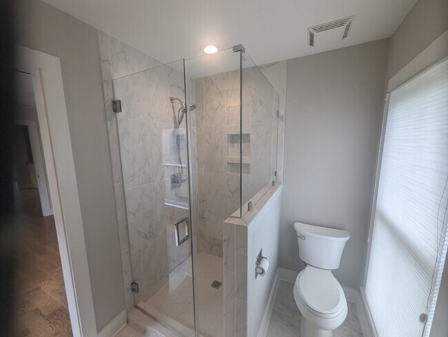 Building Photo - 3 BD / 3 BA Newer Row Home for Lease in Ha...