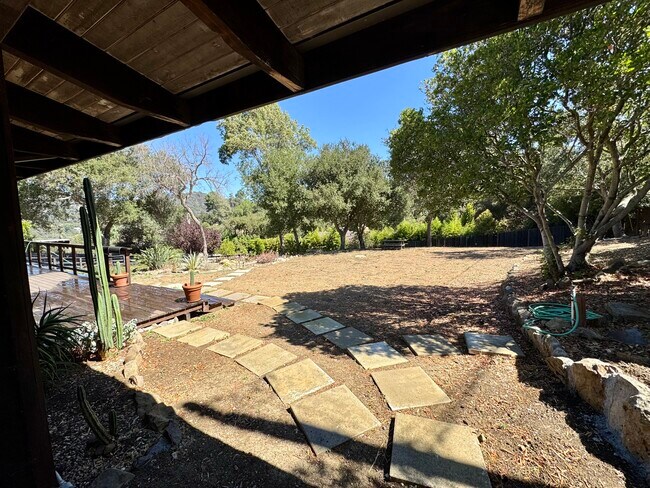 Building Photo - 156 Muerdago Rd